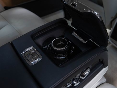 Used 2019 Rolls-Royce Phantom Sedan RWD image 68