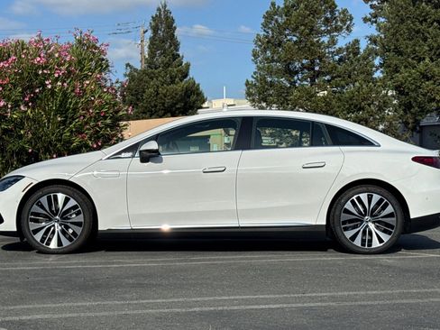 New 2026 Mercedes-Benz EQE 320 4MATIC Sedan image 2