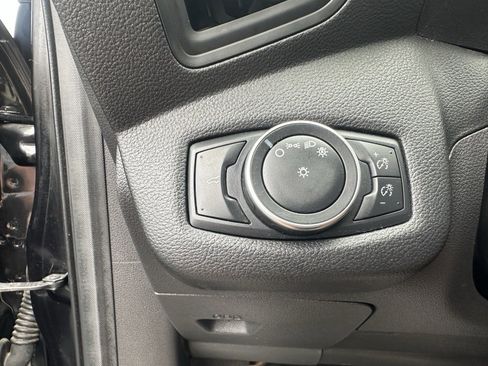 Used 2019 Ford Escape S image 5