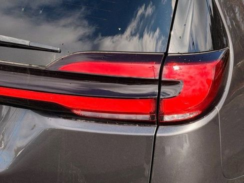 Used 2022 Chrysler Pacifica Touring-L image 19