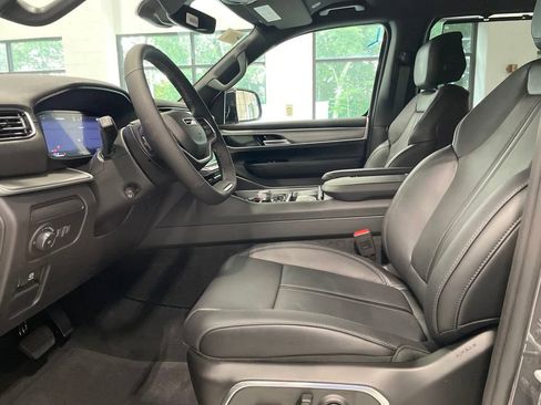 New 2025 Jeep Wagoneer Series II w/ Convenience Group I image 2