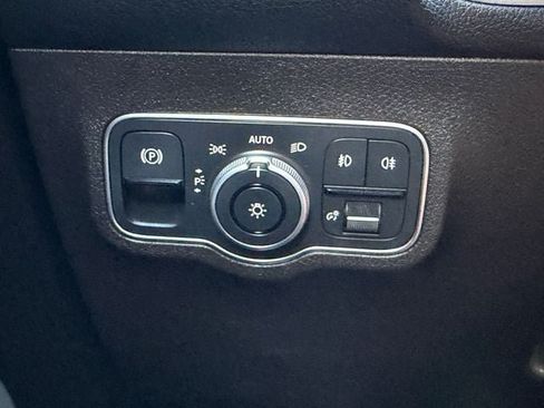 Used 2020 Mercedes-Benz GLB 250 4MATIC image 31