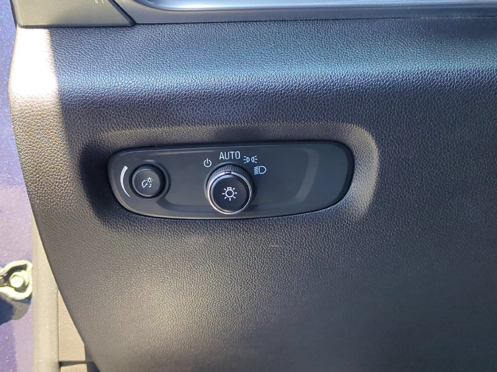 Used 2023 Chevrolet Traverse LT FWD image 23