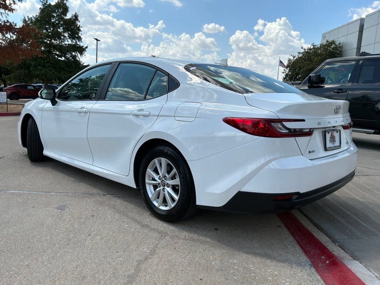 Used 2026 Toyota Camry LE FWD image 8
