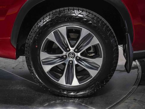 Certified 2020 Toyota Highlander XLE image 10