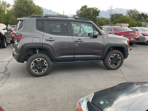 Used 2016 Jeep Renegade Trailhawk w/ Premium Trailhawk Package AWD/4WD image 4