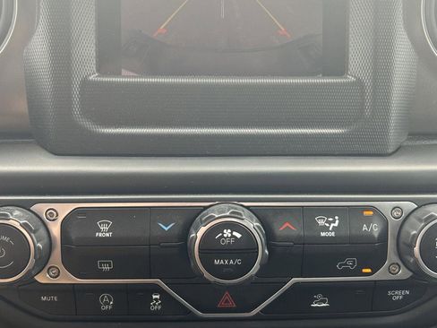 Used 2023 Jeep Gladiator Sport image 10