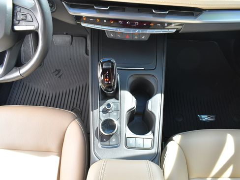 Used 2024 Cadillac XT4 Luxury w/ Cold Weather Package image 21