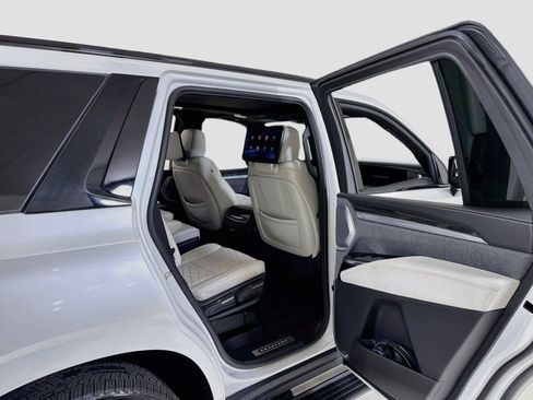 Used 2025 Cadillac Escalade V AWD/4WD image 28