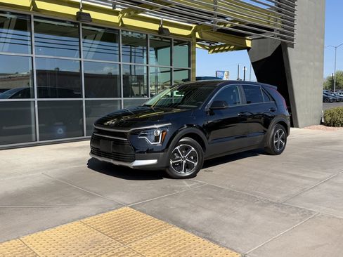 Used 2025 Kia Niro LX FWD image 1