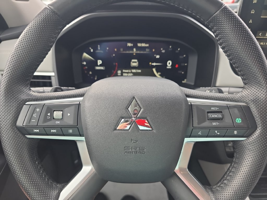 Used 2025 Mitsubishi Outlander SE FWD image 15