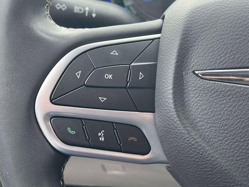 Used 2022 Chrysler Pacifica Touring-L FWD image 23