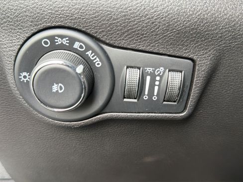 Used 2025 Jeep Compass Trailhawk AWD/4WD image 20
