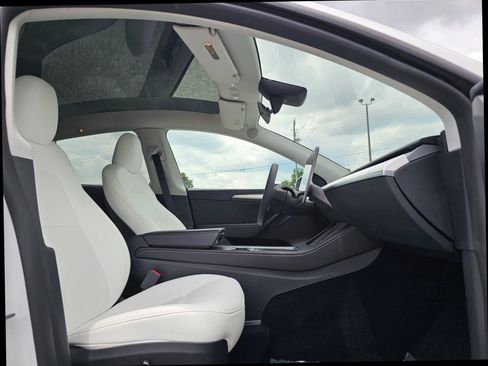Used 2023 Tesla Model Y Long Range AWD/4WD image 27