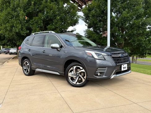 Used 2022 Subaru Forester Touring AWD/4WD image 1