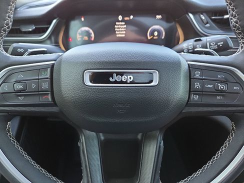 Used 2024 Jeep Grand Cherokee Altitude image 16