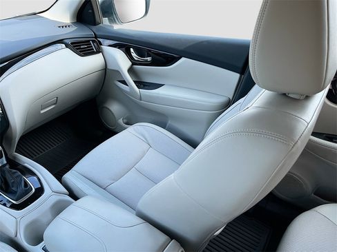 Used 2022 Nissan Rogue Sport SL image 23