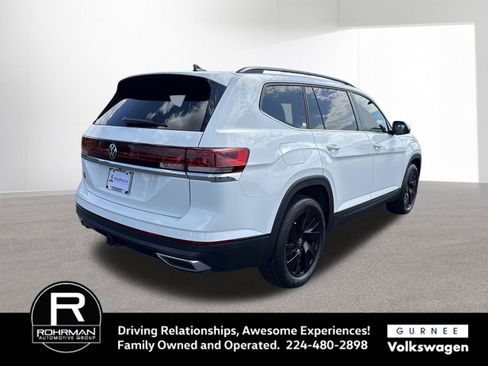 Used 2024 Volkswagen Atlas SE w/ Black Wheel Package AWD/4WD image 9