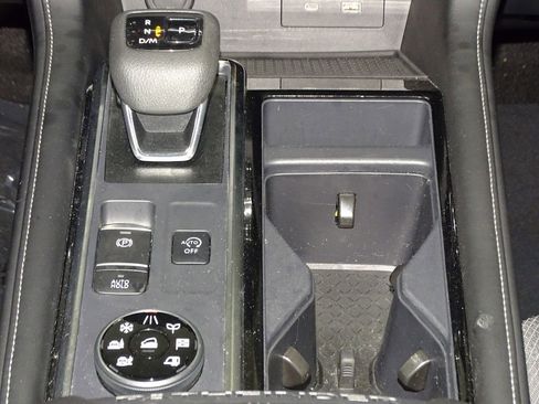 Used 2024 Nissan Pathfinder SV image 33