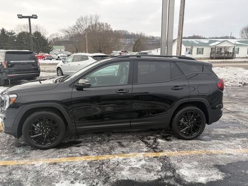 Used 2024 GMC Terrain SLT w/ Elevation Edition image 2