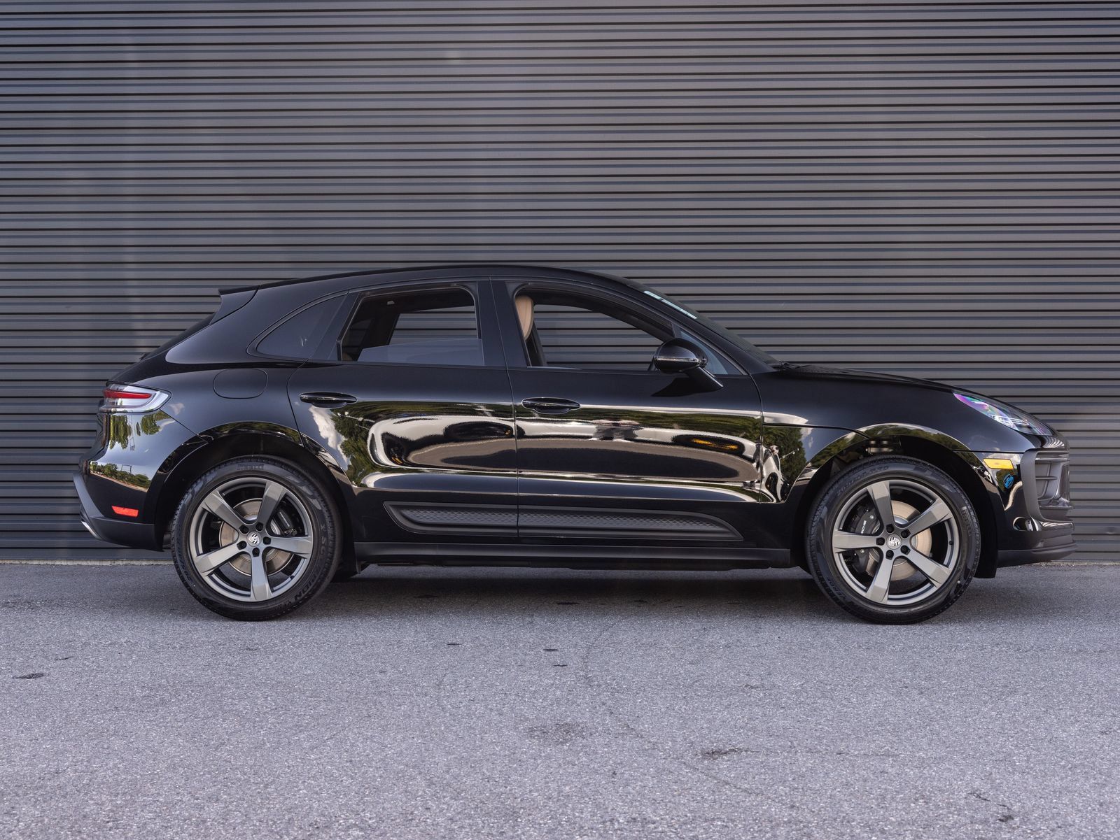 Certified 2026 Porsche Macan AWD/4WD image 8