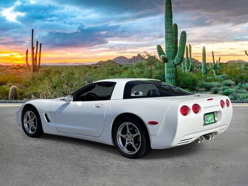 Used 2004 Chevrolet Corvette Coupe w/ Roof Package RWD image 5