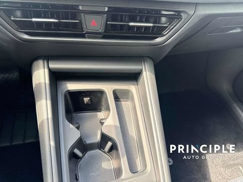 Used 2025 Volkswagen Tiguan SE FWD image 22