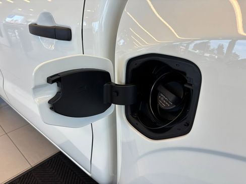 New 2026 Nissan Frontier S image 25