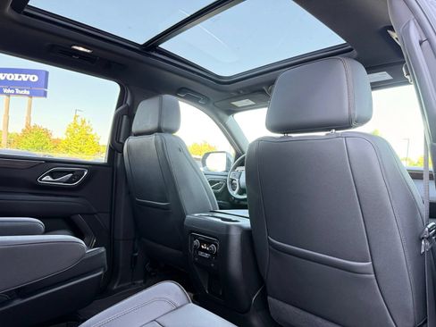 Used 2024 Chevrolet Suburban High Country AWD/4WD image 25