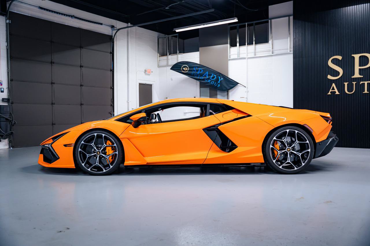 Used 2025 Lamborghini Revuelto AWD/4WD image 2