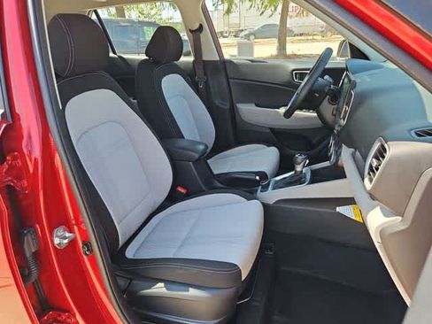 Used 2024 Hyundai Venue SEL FWD image 19
