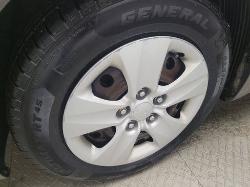 Used 2017 Kia Forte LX w/ LX Popular Package image 31