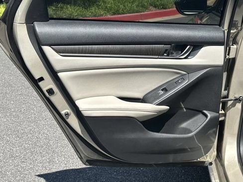 Used 2019 Honda Accord Touring image 23