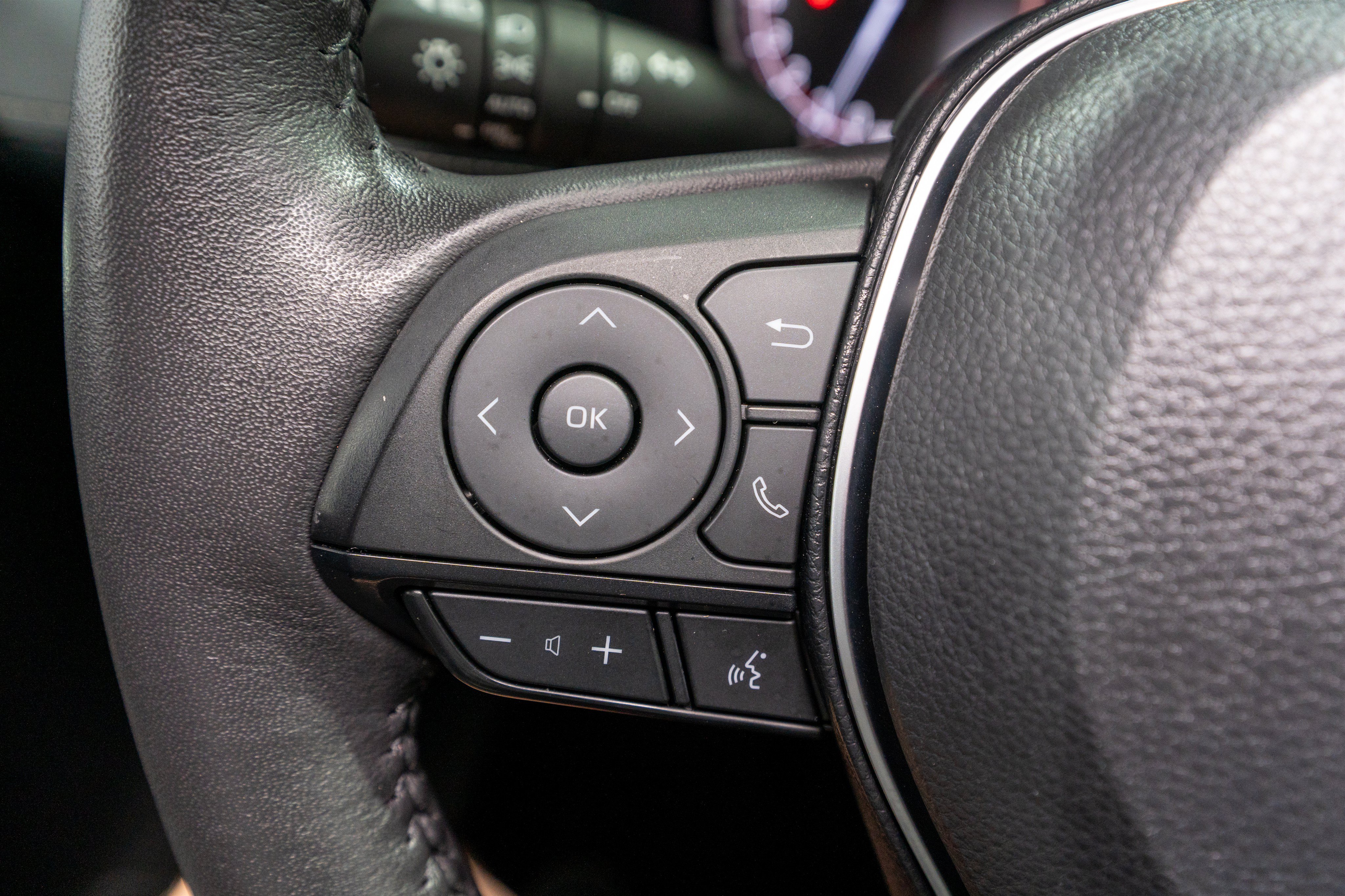 Used 2025 Toyota RAV4 XLE Premium w/ Weather Package FWD image 27