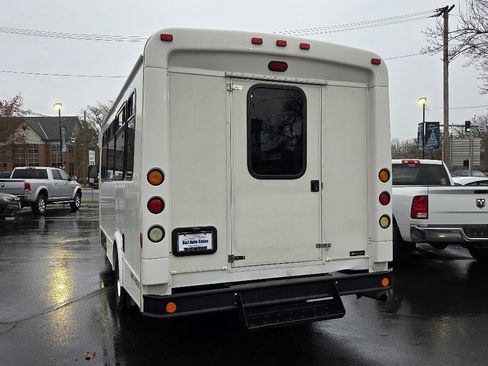 Used 2007 Ford E-450 and Econoline 450 image 10