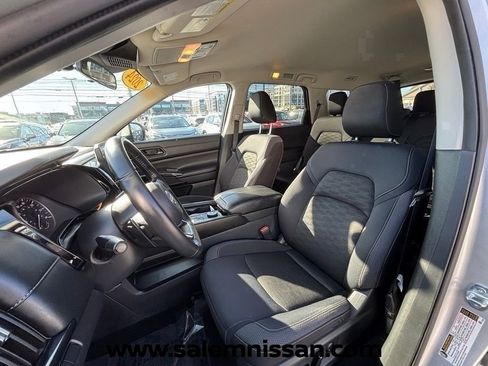 Used 2024 Nissan Pathfinder SV AWD/4WD image 16