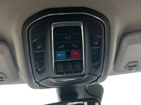 Used 2023 Jeep Grand Cherokee Limited image 16