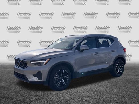 Used 2025 Volvo XC40 B5 Core image 5