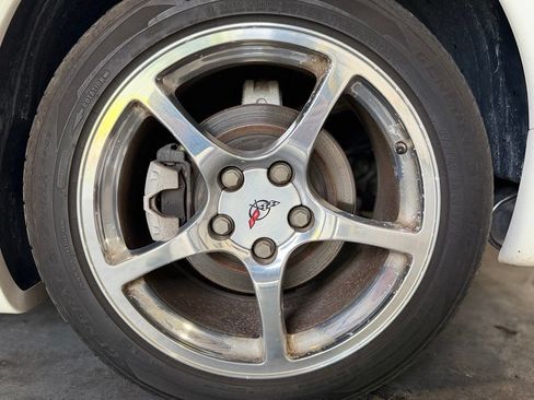 Used 2001 Chevrolet Corvette Convertible w/ Preferred Equipment Group2 RWD image 9