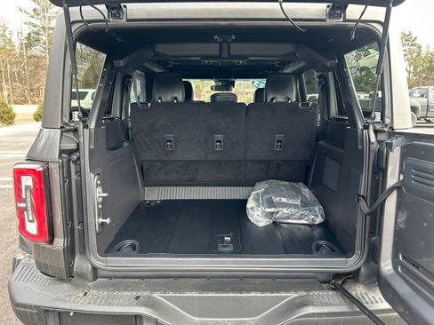 Used 2023 Ford Bronco Badlands w/ Sasquatch Package image 12