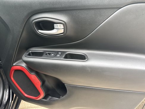 Used 2023 Jeep Renegade Trailhawk AWD/4WD image 14