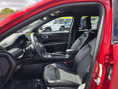 New 2025 Jeep Compass Latitude w/ Altitude Special Edition image 12