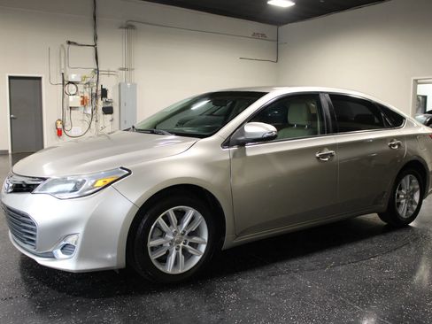 Used 2014 Toyota Avalon XLE FWD image 6