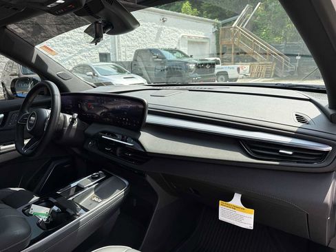 Certified 2026 Buick Enclave Sport Touring w/ Power Package AWD/4WD image 28