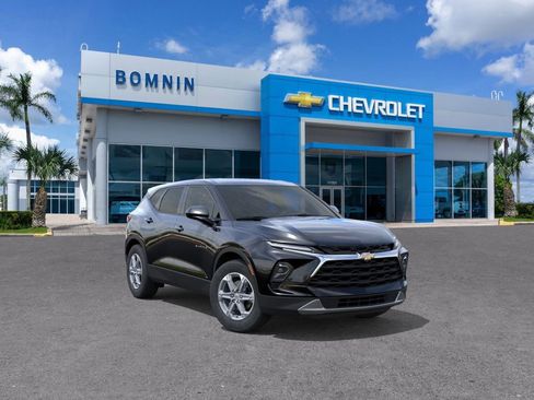 New 2025 Chevrolet Blazer LT image 2