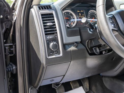 Used 2018 RAM 2500 Tradesman w/ Chrome Appearance Group AWD/4WD image 39