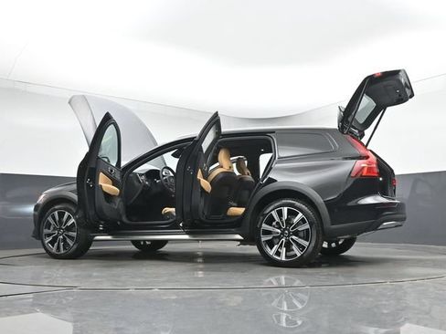 New 2026 Volvo V60 B5 Cross Country Ultra w/ Climate Package AWD/4WD image 57