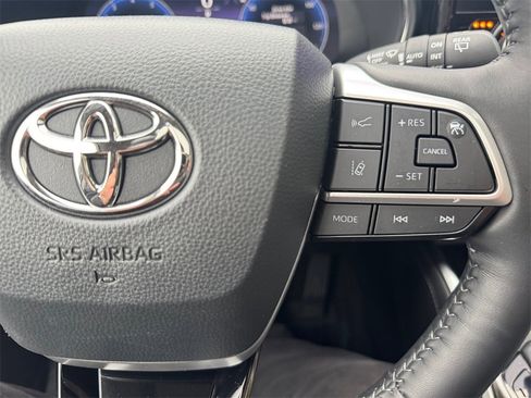 Used 2024 Toyota Highlander Platinum image 30