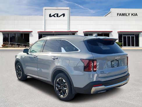 Certified 2025 Kia Sorento S w/ Panoramic Sunroof Package FWD image 4