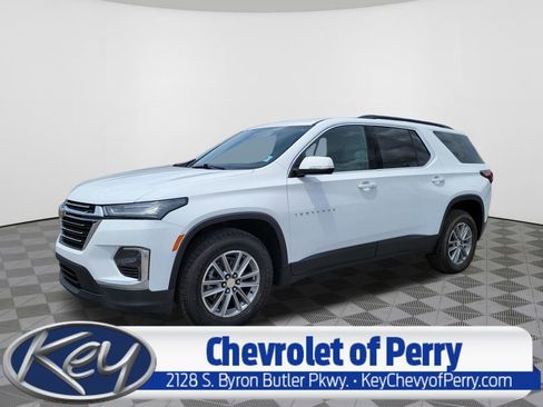 Used 2022 Chevrolet Traverse LT FWD image 1